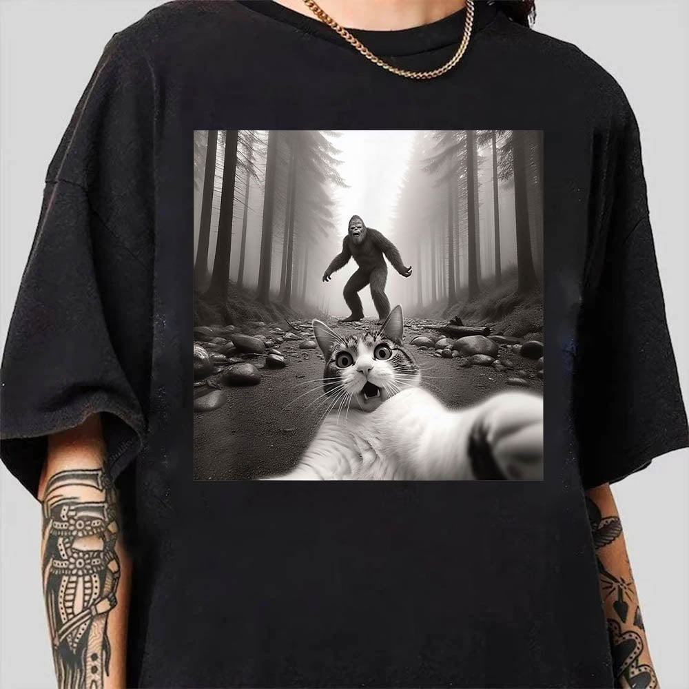 Funny Surprised Scared Cat Selfie With Sasquatsch Bigfoot Shirts