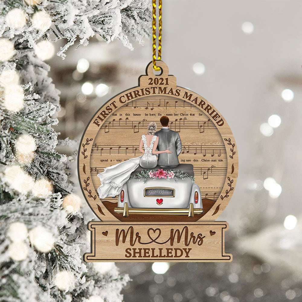 First Christmas Married Mr & Mrs Wood Ornament, Christmas Gift, Wedding Gift, Last Name, Date & Character Can Be Changed DO99, Made By Wood And One Side Print