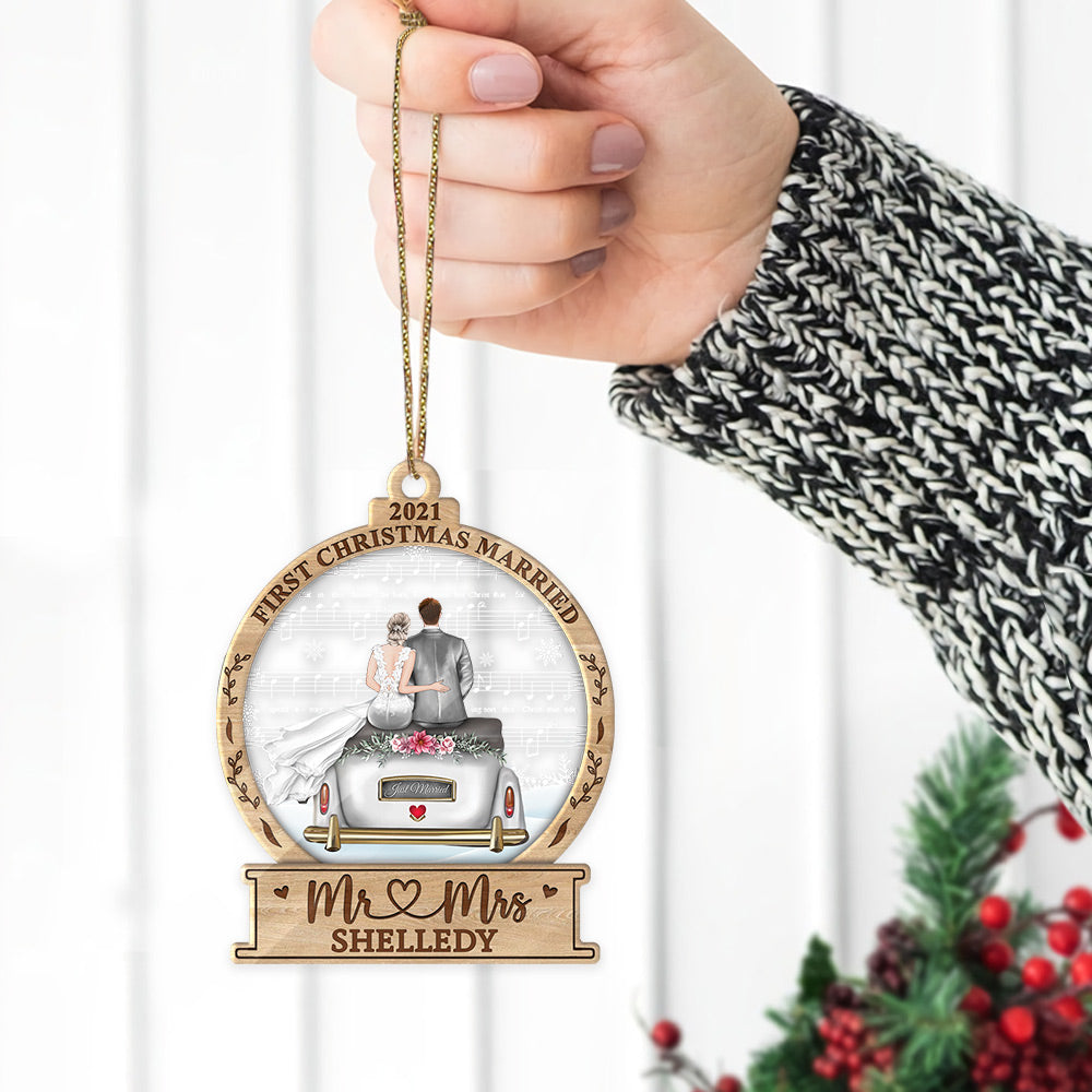 First Christmas Married Mr & Mrs Acrylic Ornament, Christmas Gift, Wedding Gift, Last Name, Date & Character Can Be Changed DO99, Made By Acrylic And One Side Print